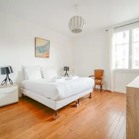 Apartment Spacieux 17eme Arrondissement - Ii *