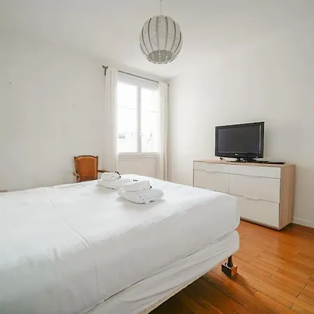 Apartment Spacieux 17eme Arrondissement - Ii *
